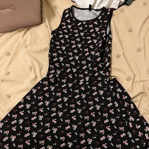 Floral dress, opening in the back